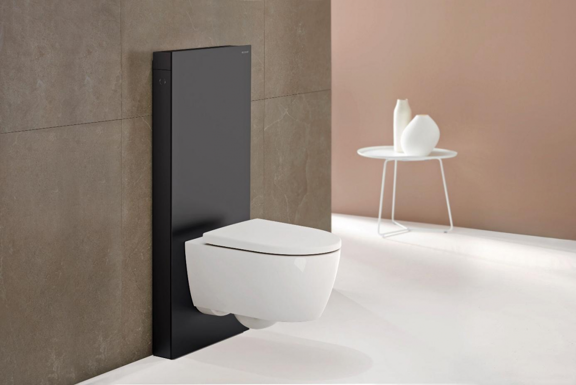 Edler Blickfang: Das Geberit Sanitärmodul Monolith Plus in satiniertem Glas sorgt für eine moderne Atmosphäre im Bad. BILD: djd/Geberit
