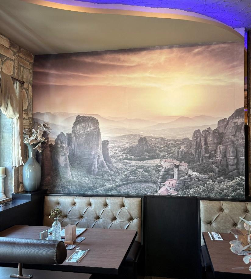 Ein Stück Heimat: Das Wandbild zeigt die berühmten Meteora-Klöster nahe Trikala.