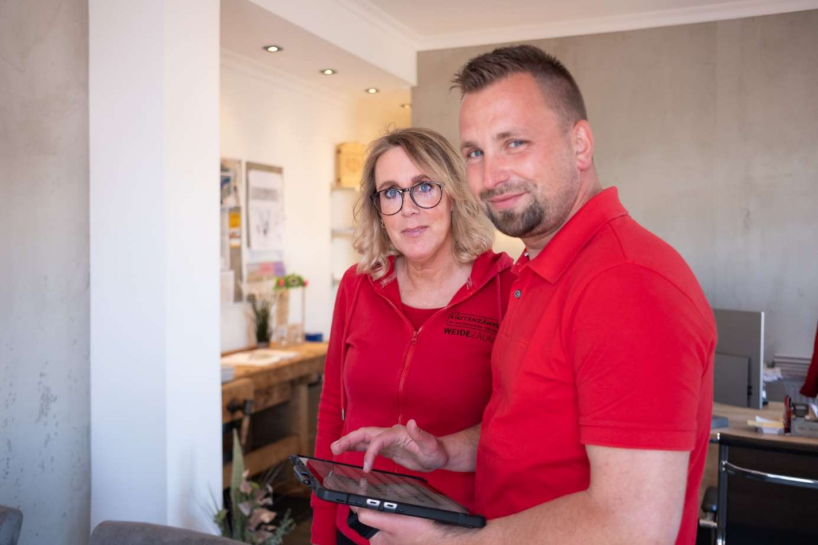 Stolz auf das Erreichte: Inhaber Wilko Jacobs und seine Frau Janna. Bild: PRIVAT