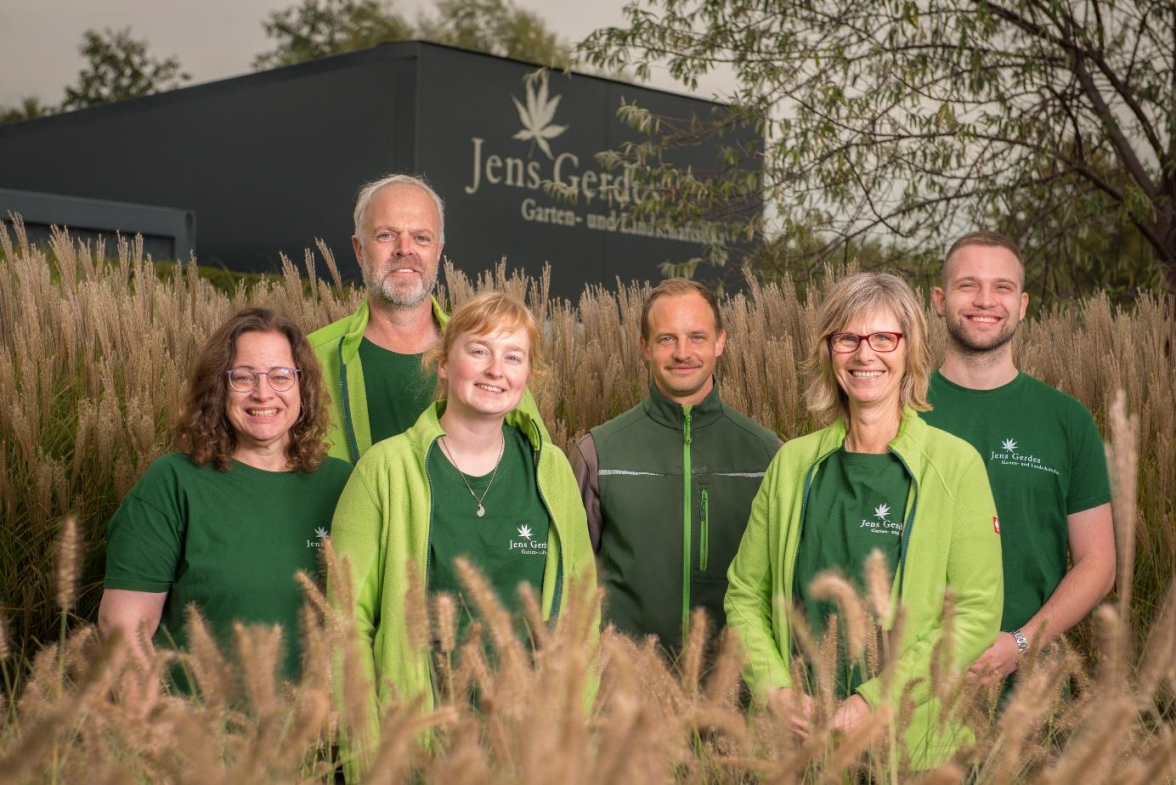 Frauke Büsing-Gerdes, Jens Gerdes, Christina Rieniets, Steffen Graalfs, Martina Frieden und Bjarne Gerdes (v.1.) sind das Kernteam des jeverschen Unternehmens.