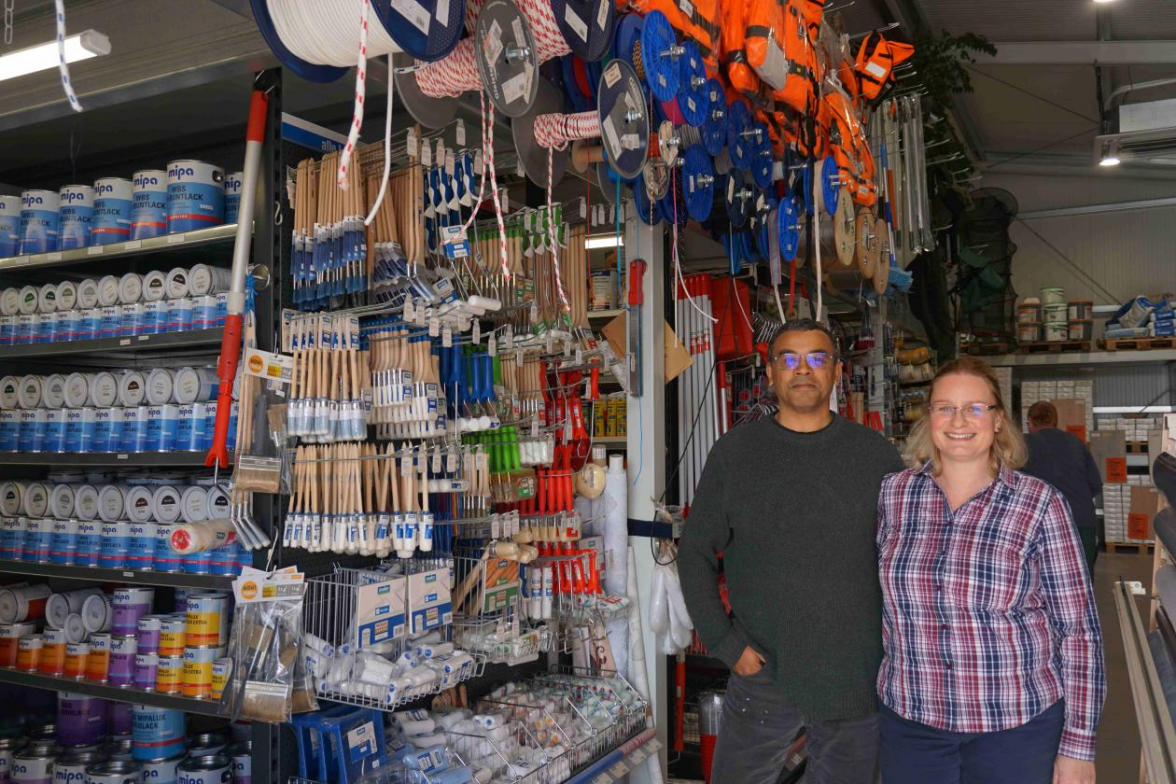 Michael Schmitt führt zukünftig gemeinsam mit seiner Frau Annett den BFT-Fachmarkt – die Top-Adresse für Farben, Bodenbeläge, Tapeten sowie Angel- und Bootszubehör. Bild: Friedhelm Müller-Düring
