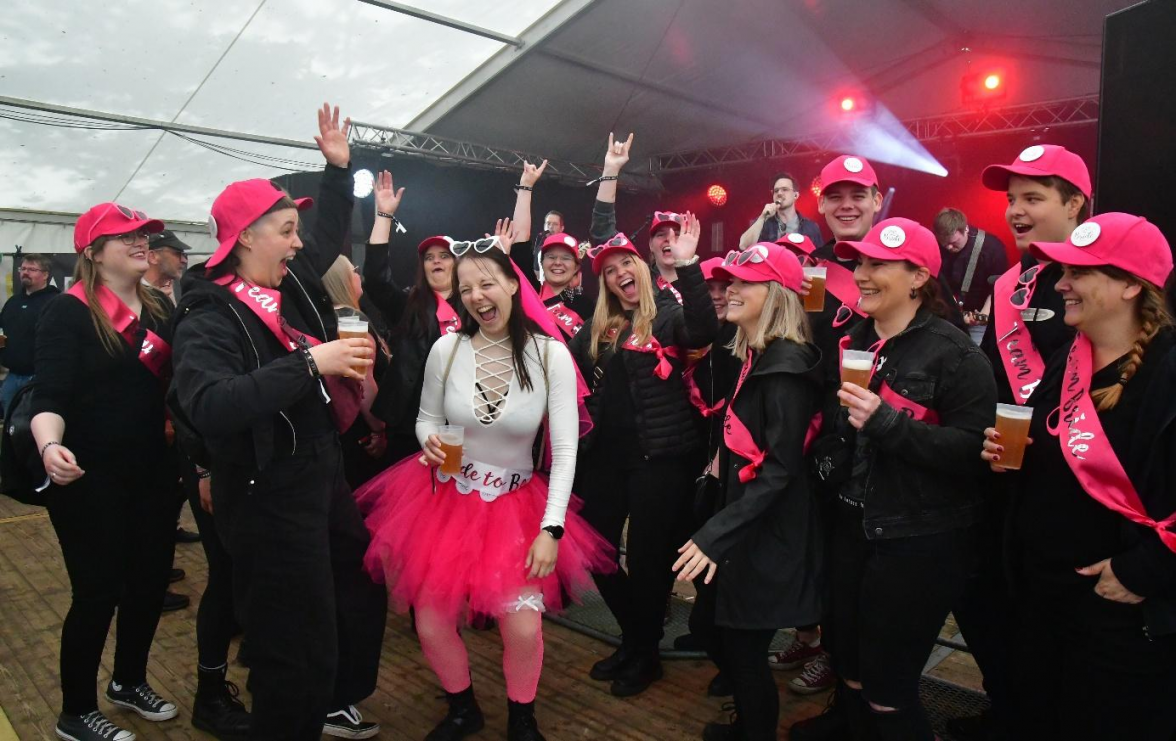 Das Klosterbeben ist Teil der kulturellen Höhepunkte im Jahresverlauf. Hauptveranstalter des Rockund Metal-Festivals ist der Kulturverein Hude.