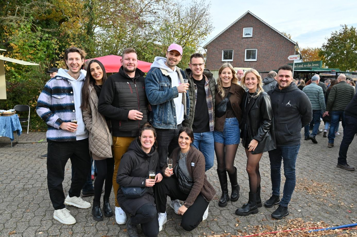 Wenn der Vieh- und Pferdemarkt zu Ende geht, ist das Feiern noch lange nicht vorbei. Am Marktmittwoch sorgen Partys, Live-Musik und DJs für ausgelassene Stimmung.