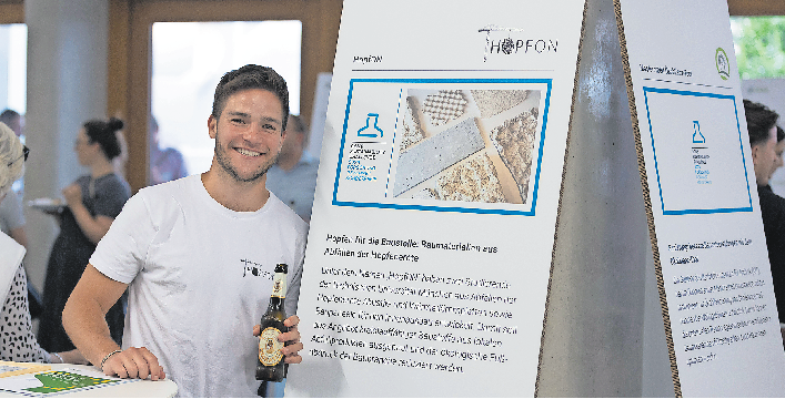 STUDIERENDE DER TECHNISCHEN UNIVERSITÄT MÜNCHEN PRÄSENTIERTEN IHR PROJEKT „HOPFON“.