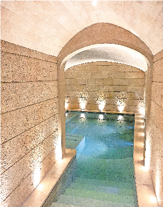 AM HÖCHSTEN PUNKT DER STADT UND IN NÄHE DES DOMS LIEGT DER AUSSICHTSREICHE „PALAZZO GATTINI“ MIT LUXURIÖSEN ZIMMERN UND EINEM SPA IN EHEMALIGEN ZISTERNEN.