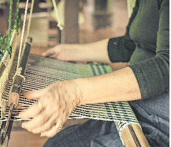 TEPPICHWEBEN IST VIELERORTS NOCH KLASSISCHE HANDARBEIT. FOTOS: PIXABAY