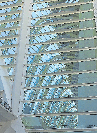 ALS ZUGANGSPFORTE IN DIE CIUTAT DES LES ARTS I LES CIÈNCIES GEPLANT, WIRD L'UMBRACLE ALS LAUFSTEG FÜR MODERNE SKULPTUREN GENUTZT. FOTO: W.SEIPP