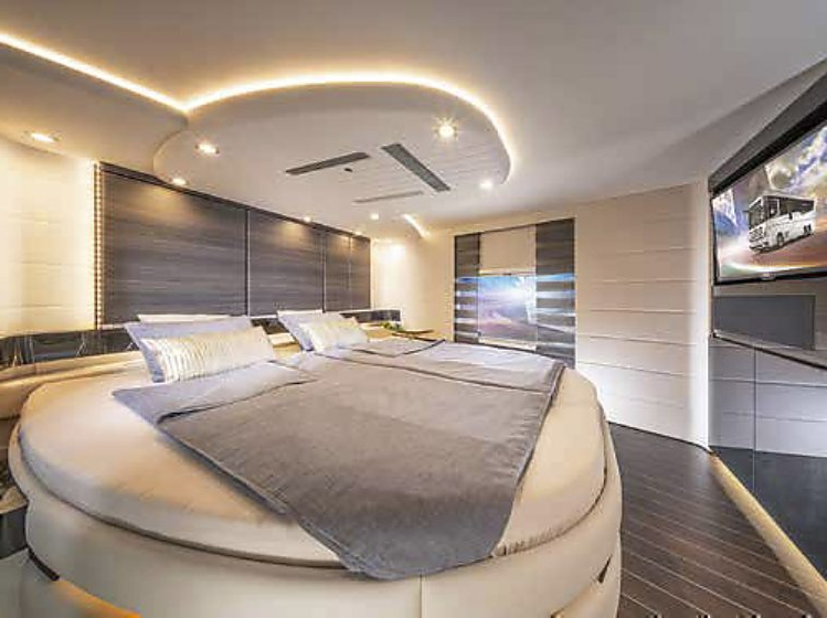 MOBILE WELLNESS-OASE: Nasszellen und Kojen waren gestern. Bad und Schlafzimmer bieten heute Hotelkomfort.