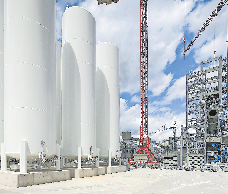 MIT DEM SOGENANNTEN PURE-OXYFUEL-VERFAHREN WIE HIER AM HEIDELBERG-MATERIALS-STANDORT IN MERGELSTETTEN WIRD EIN GROSSTEIL DES CO₂ ABGESCHIEDEN. FOTO: CONN, VAN DI GRACHTEN
