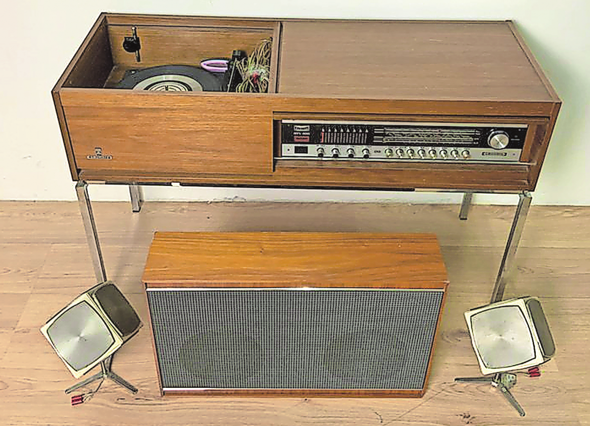 GRUNDIG SPRACH BEI SEINEN PHONOMÖBELN (HIER HIFI-STUDIO 400) VON KONZERTSCHRÄNKEN. FOTO: GRUNDIG