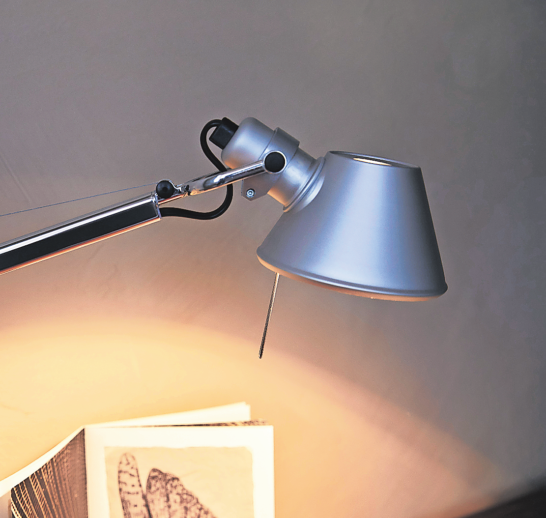 DIE MAXIMALE BEWEGLICHKEIT IST DAS REVOLUTIO NÄRE AN DER , TOLOMEO“-LEUCHTE. FOTO: ARTEMIDE