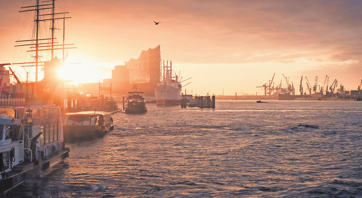 HAMBURG, GEWINNER IN DEN LETZTEN VIER JAHREN, MUSSTE SICH DIESES MAL MIT DEM ZWEITEN PLATZ BEGNÜGEN. JEDOCH IST DIE HANSESTADT IN DER KATEGORIE MOBILITÄT UNSCHLAGBAR. FOTO: PATRICK ROSENKRANZ / UNSPLASH