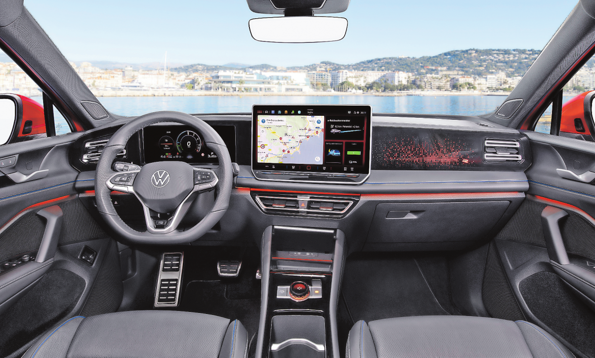 Das Cockpit des Tiguan wurde noch einmal stark überarbeitet. Es gibt beleuchtete Slider, die Bedienung des Infotainment-Systems ist einfacher geworden.