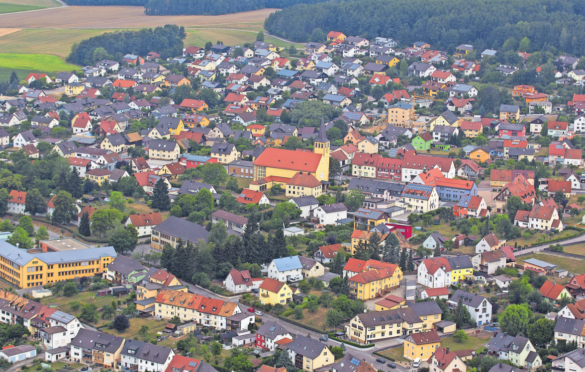Die Gemeinde Wackersdorf ist ein Wirtschaftsmotor der Region, in der es sich gut leben lässt. Foto: Adobe Stock