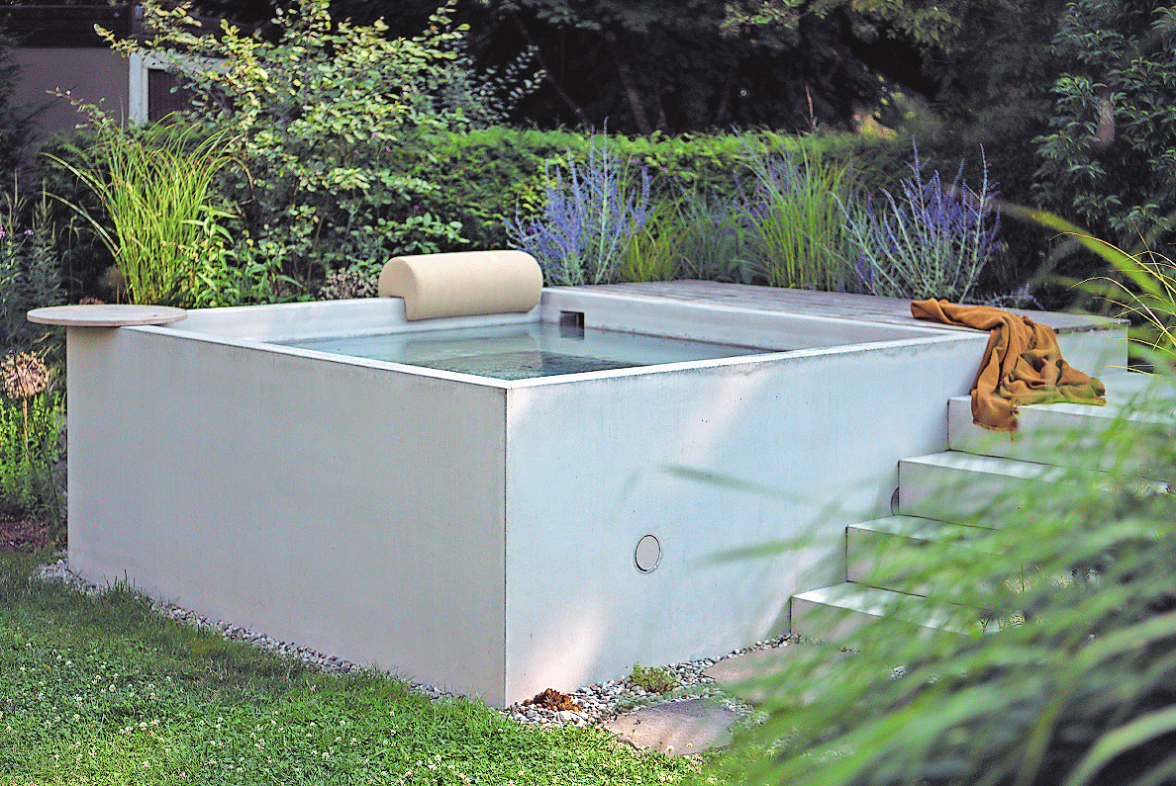 EIN BETONPOOL FÜR DEN GARTEN, DER SOGAR UMGEZOGEN WERDEN KANN: DER POOL SALAM.