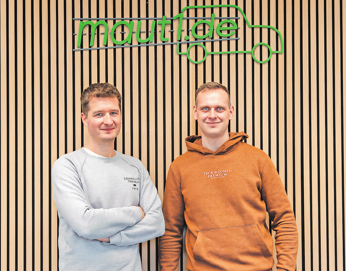 Die Erfinder der Mautbox für mehrere Länder: Simon Baumgartner und Julian Schmelzer. Foto: Lisa Lanzinger/maut1.de