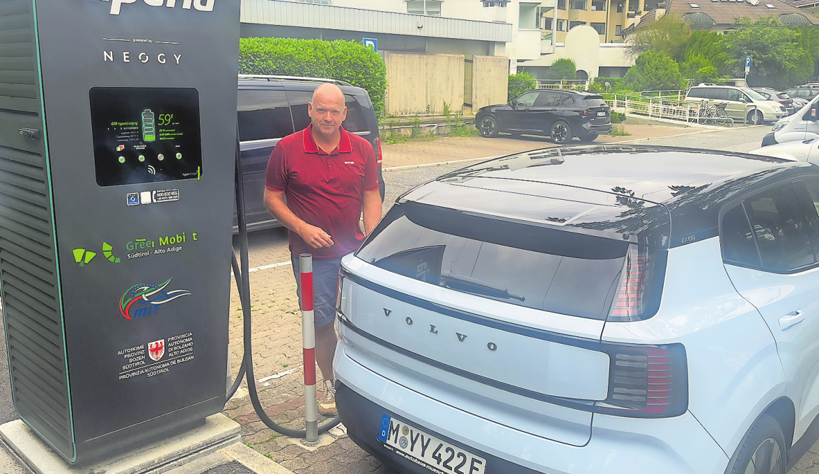 Nicht immer war Aufladen in Italien so einfach: Gerade am Wochenende, weil viele Stationen geschlossen hatten.