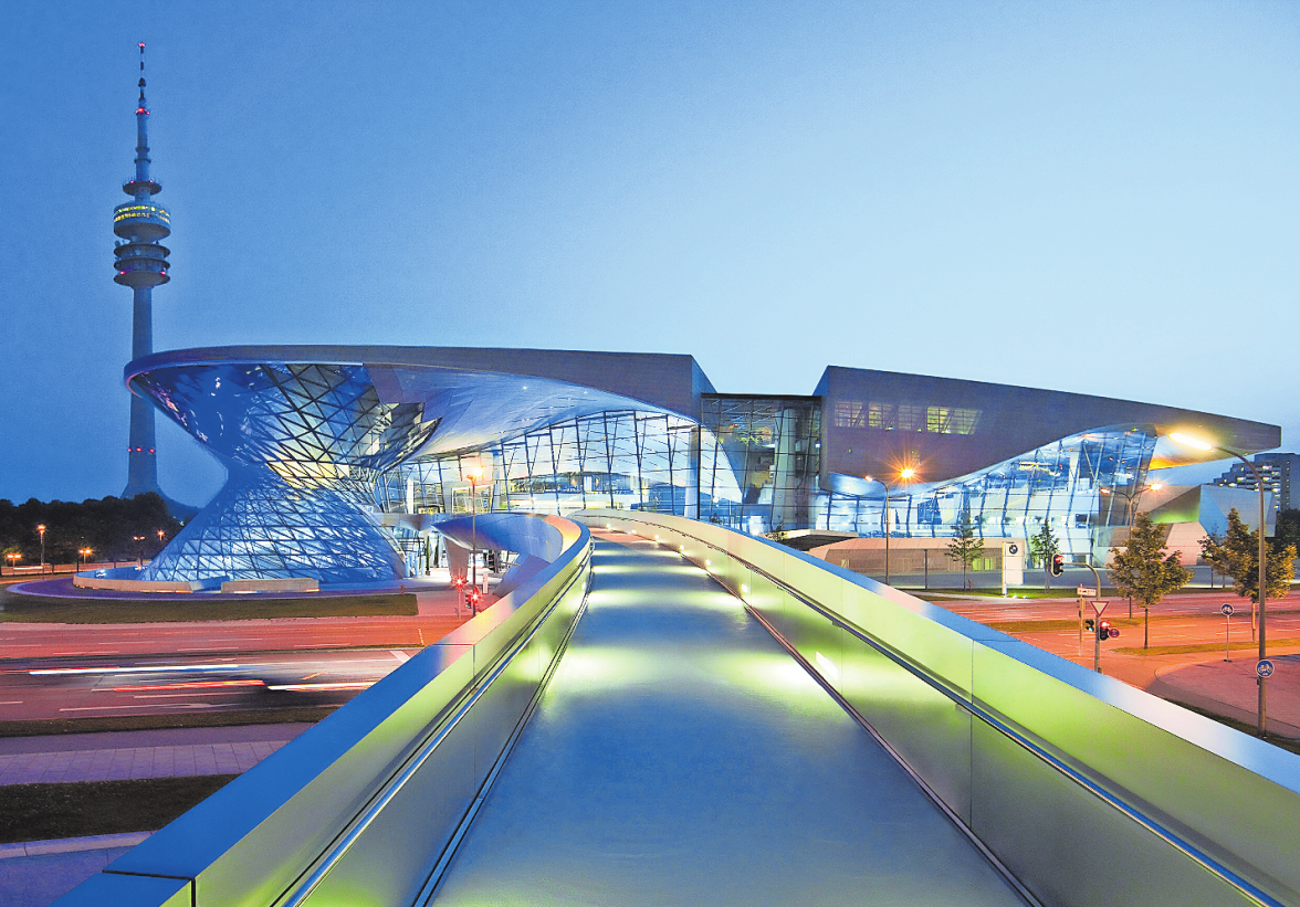 DIE „BMW-WELT“ IST EINES DER ARCHITEKTONISCHEN HIGHLIGHTS IN DER BAYERISCHEN LANDESHAUPTSTADT. FOTO: BMW