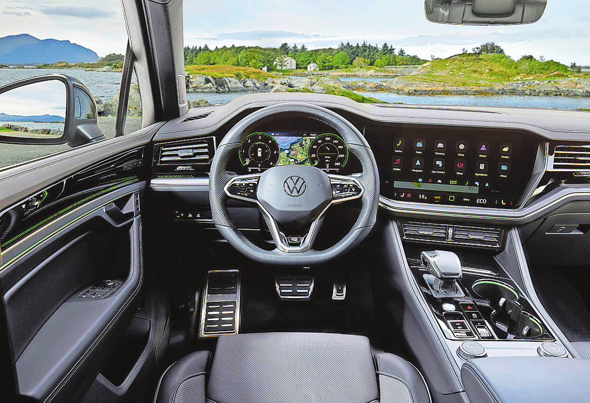 Außen knackig, innen gefällig: Das Facelift der dritten Touareg-Generation ist ziemlich gelungen. Fotos: VW