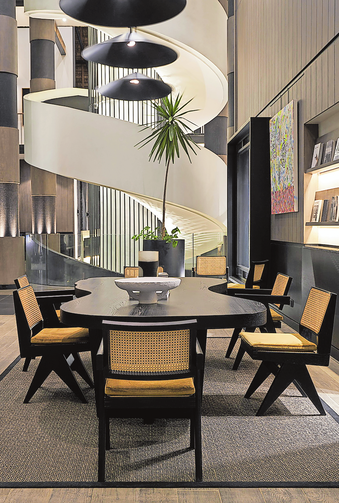 <p class="MsoNormal"><span lang="DE">50 Shades of Taupe: Gehalten in feinen Abstufungen und gedeckten Beige- und Grautönen, so sorgt dieser Essbereich im Lux*Grande Baie für ein elegantes Ambiente. Foto: Lux* Resorts & Hotels<o:p></o:p></span></p>