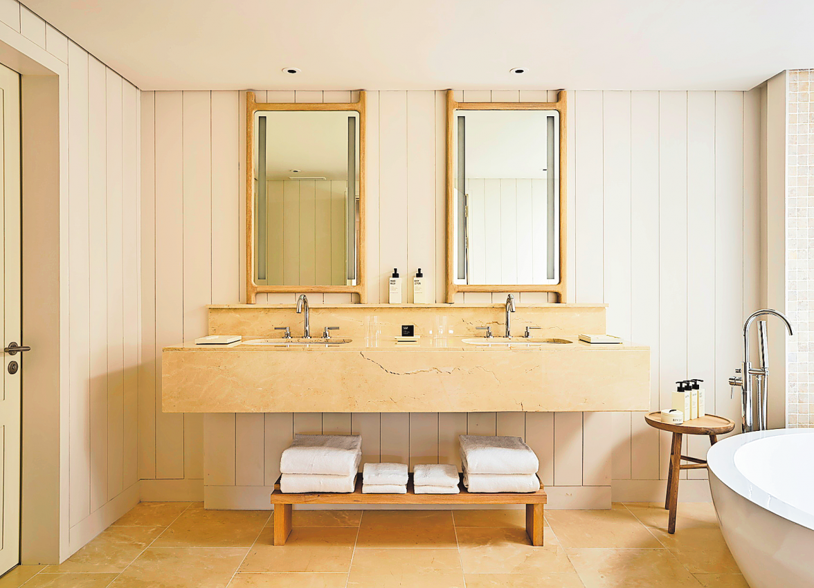 <p class="MsoNormal"><span lang="DE">Das Spiel aus pastelligen Nuancen, stimmigen Texturen und Strukturen zieht sich bis in die Badezimmer des Lux*Belle Mare. </span>Foto: Lux* Resorts & Hotels<span lang="DE"><o:p></o:p></span></p>