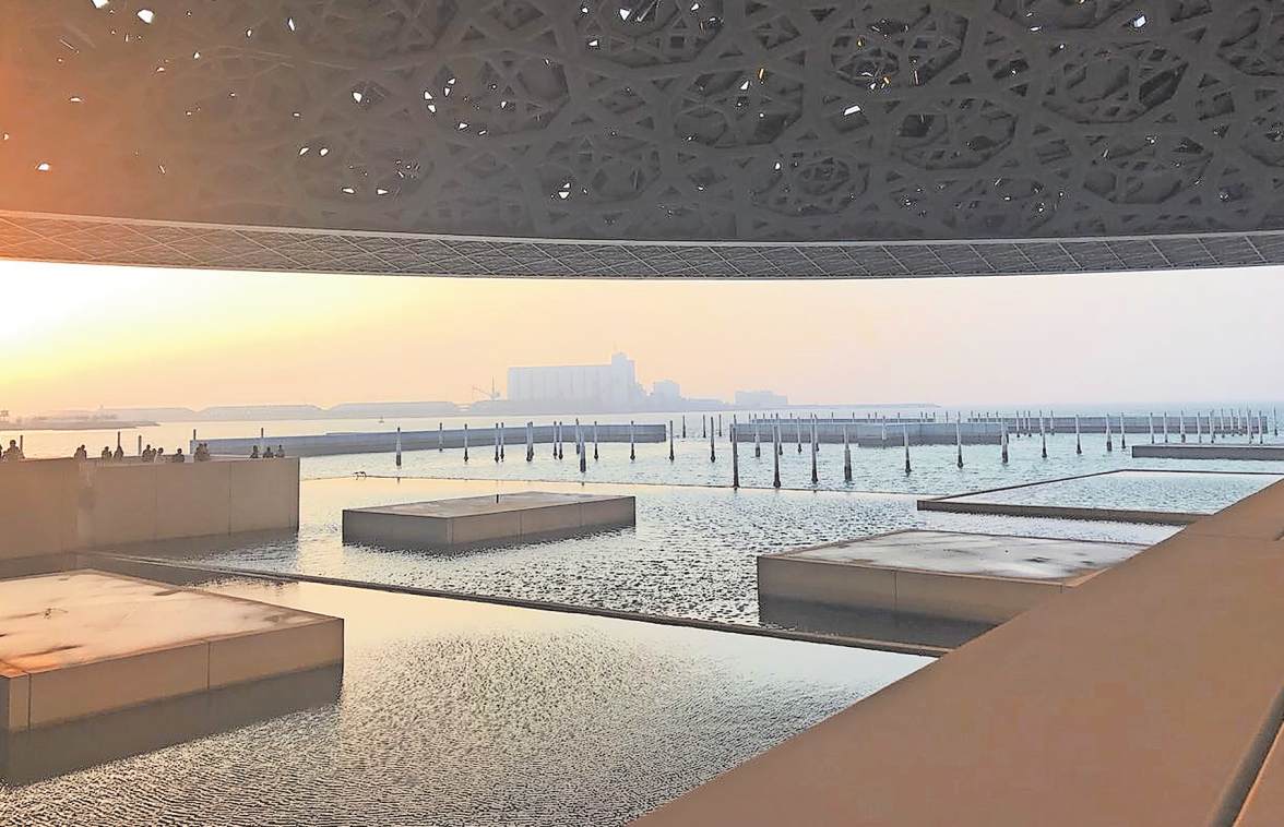 Das gewaltige Kuppeldach öffnet sich zum Meer hin und sorgt für weite Flächen, die zu Ruhe und Entspannung einladen. Fotos: W. Seipp