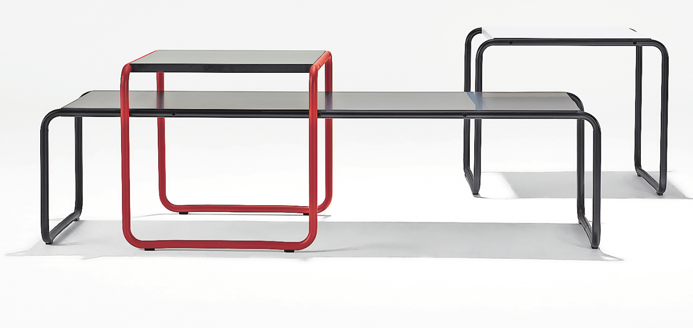 DIE STAPELBAREN "LACCIO TABLES“ VON MARCEL BREUER SIND MIT IHRER KLAREN LINIENFÜHRUNG BESTENS ALS COUCHTISCH EINSETZBAR UND DARÜBER HINAUS IN BEINAH ALLEN LEBENSLAGEN. - F.: KNOLL INTERNATIONAL