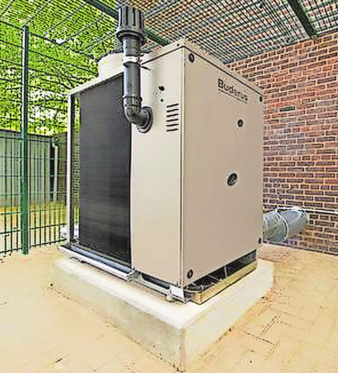 EFFIZIENTE LUFT-WÄRMEPUMPEN GIBT ES AUCH FÜR GROSSE GEBÄUDE WIE ETWA SCHULEN. FOTOS: BUDERUS