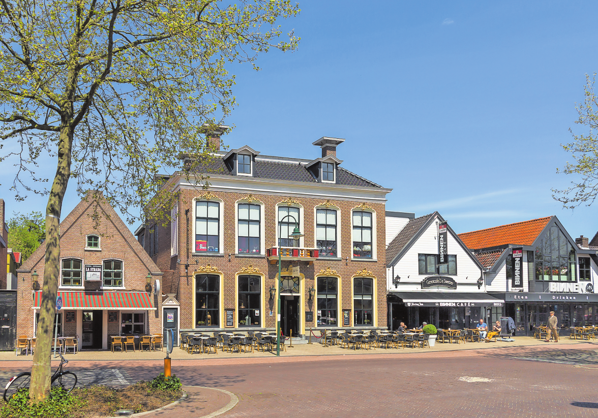 DIE HÖCHSTE DICHTE AN ORTEN MIT SHARED SPACE FINDET SICH IM HOLLÄNDISCHEN FRIESLAND, WO DIE IDEE ENTSTAND. EINIGE ORTE WIE HIER DRACHTEN GEWANNEN DAMIT DEUTLICH AN REIZ. FOTO: WIKIMEDIA/ MICHIEL VERBEEK