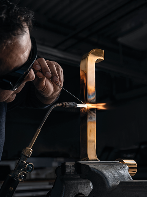 HANDWERKLICHE FERTIGUNG WIRD BEI HANSGROHE GROSSGESCHRIEBEN. FOTO: AXOR/ HANSGROHE SE