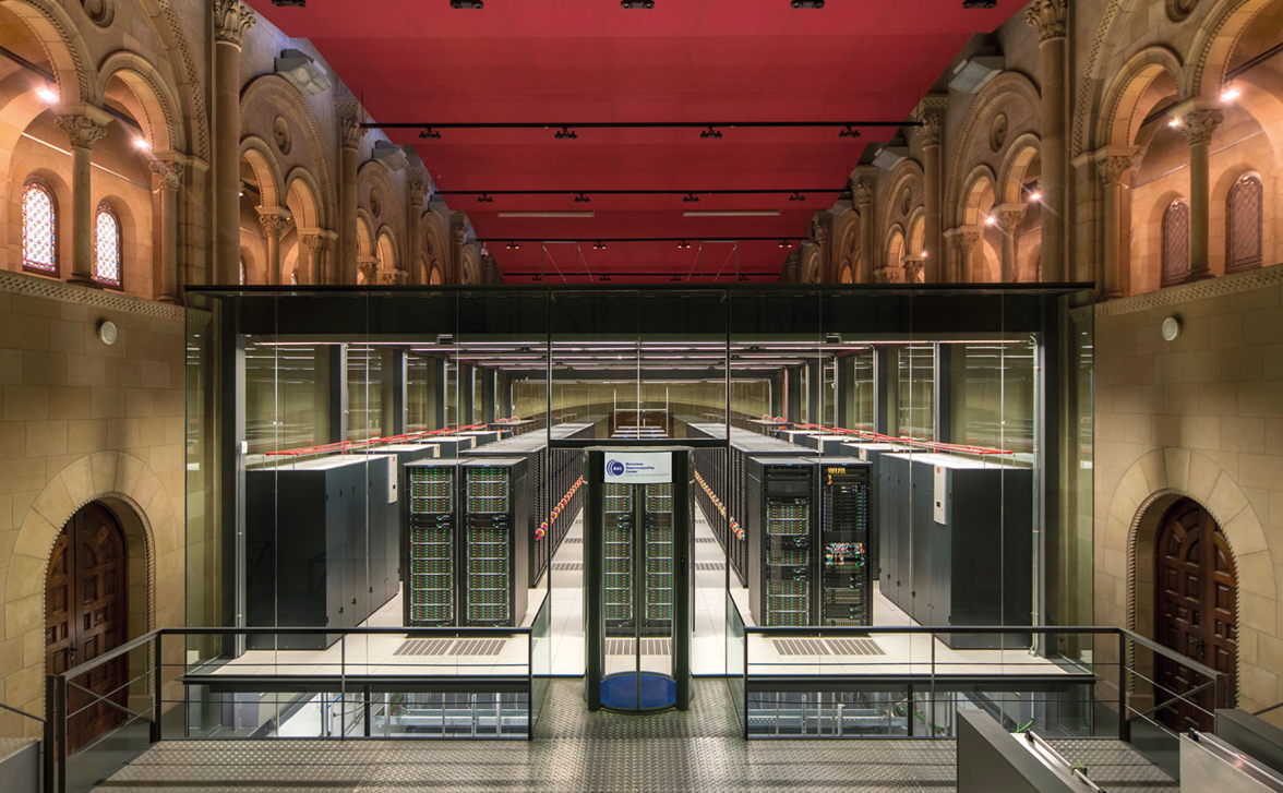 DER SUPERCOMPUTER MARENOSTRUM AN DER UNIVERSITAT POLITÈCNICA DE CATALUNYA IN BARCELONA FAND IN ALTEM BESTAND DER EHEMALIGEN KAPELLE TORRE GIRONA SEIN DOMIZIL.   FOTO: BARCELONA SUPERCOMPUTER CENTRE BSC