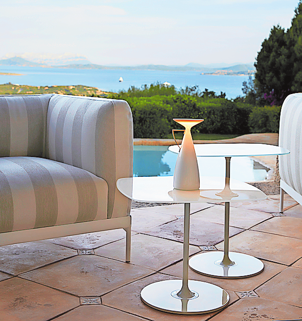 ...<span id="i74sn"> SELBST WENN NUR EINE LEUCHTE IM ZENTRUM DES ARRANGEMENTS STEHT. FOTO: KARTELL, PANTONE </span>