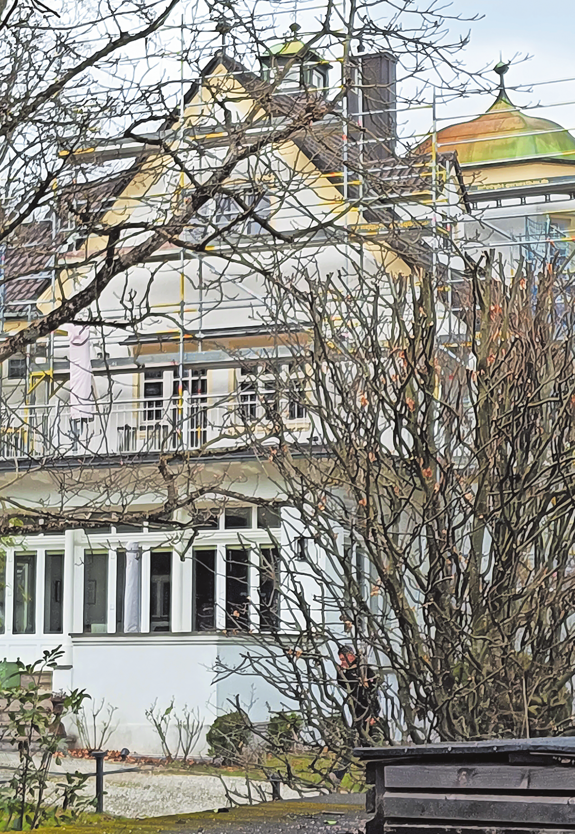 IN DER SCHLOSSARTIGEN VILLA ROIGER (DERZEIT IN RESTAURIERUNG), DIE OSTENRIEDER UM 1903-05 ERRICHTETE, WOHNTE SPÄTER EIN PAAR JAHRE DER BERÜHMTE MEDIZINER ALOIS ALZHEIMER.   FOTO: PALMER