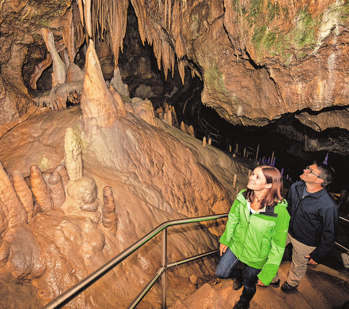 Die Teufelshöhle in Pottenstein ist die größte Schauhöhle in Bayern. Auch im Sommer sollte man sich - ebenso wie in den anderen Höhlen warm anziehen.    Foto: TZ Fränk. Schweiz/Trykowski