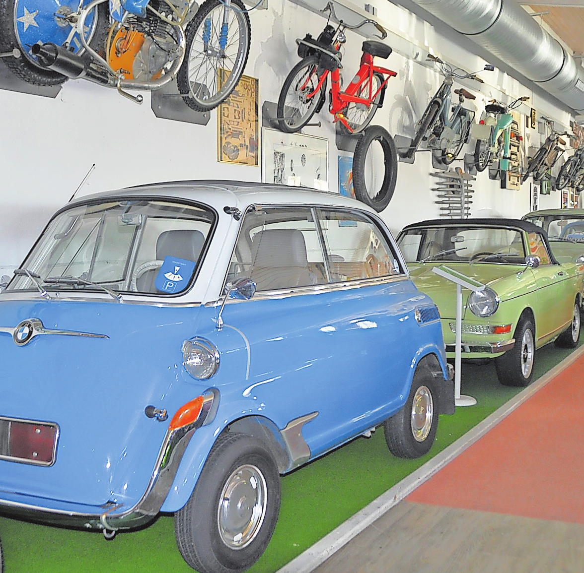 Zu Besuch im Fahrzeugmuseum Streicher. Foto: Tourist-Info Lallinger Winkel