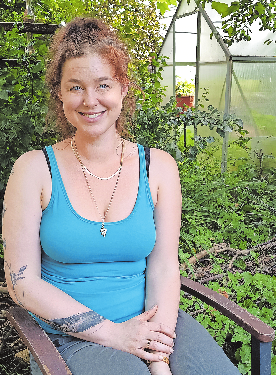 Der Tag ist heiß, aber bei Lena Landefeld im Garten bei Zusmarshausen ist es unter der Platane angenehm kühl. Deshalb halten sich auch viele Singvögel in ihrem Garten auf. Fotos: Palmer