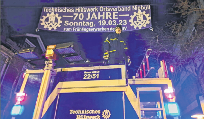 Übungseinsatz: Ankündigungs-Transparent wurde nachts aufgehängt.