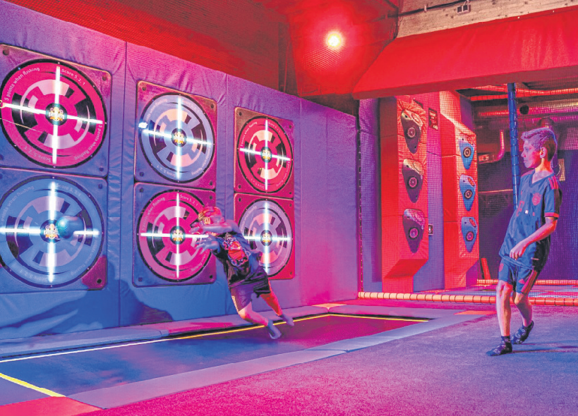 Treffsicherheit und Reaktionsvermögen ist mit diesem Spiel verbunden. Fotos: Fun Center