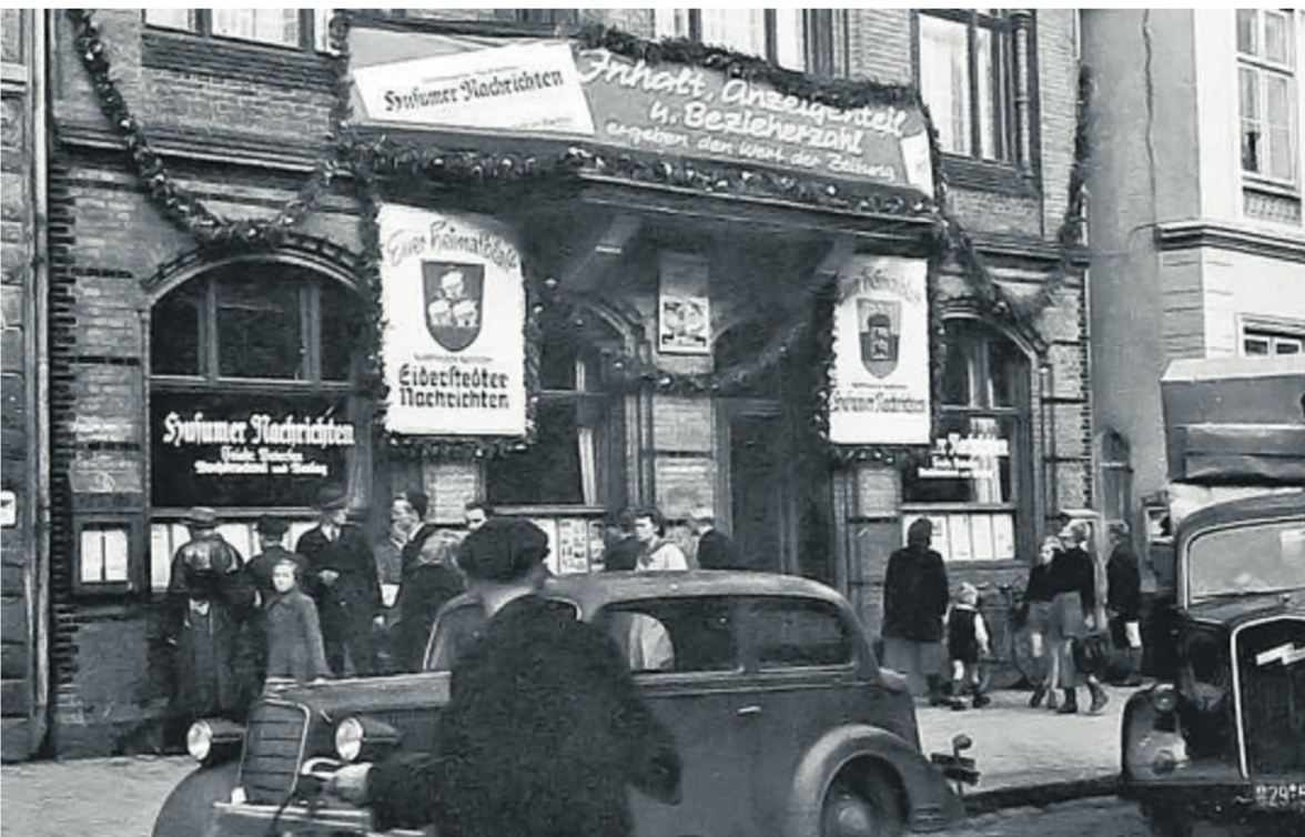 Anfang der 1950er Jahre waren Verlag und Redaktion der Husumer Nachrichten noch in der Großstraße 9 beheimatet. Fotos: Walther Nehm / Kreisarchiv Nordfriesland.