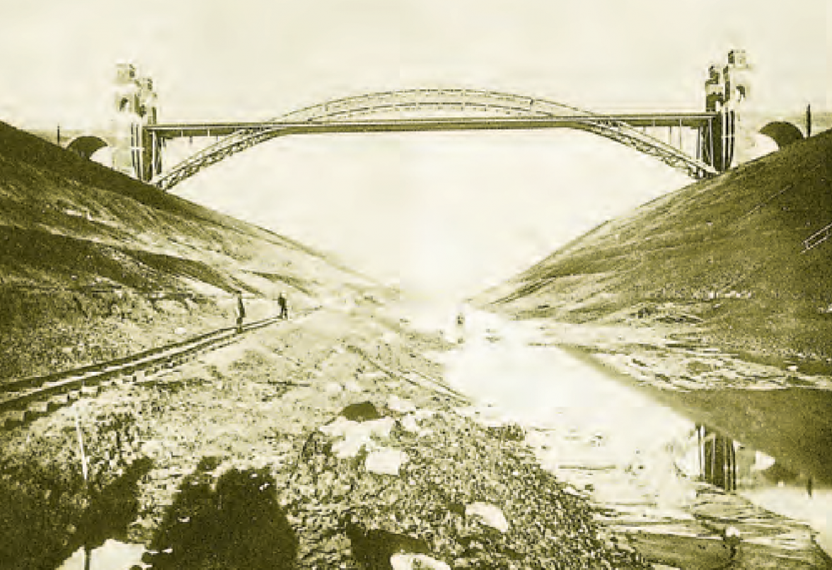 Eindrucksvolle Dimensionen - Das 13 Meter tiefe Kanalbett bei der Levensauer Hochbrücke vor der Flutung.