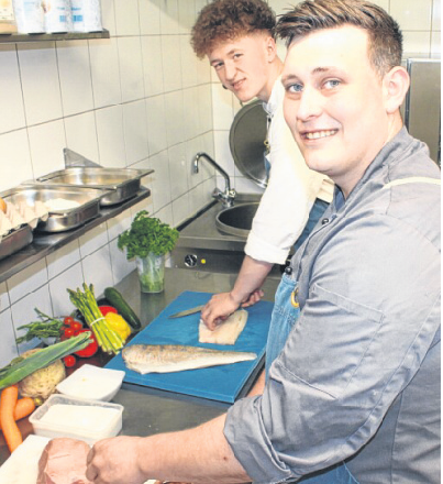 Mit schmackhaften und vor allem variantenreichen Ideen überzeugt das Küchenteam des„Tastruper Krog❝ um Chris Henningsen (vorn).