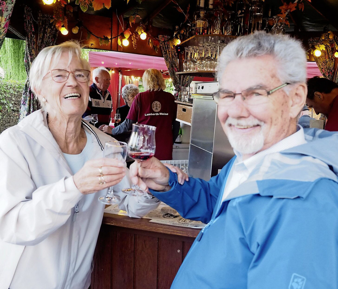 Uschi und Egbert Schl&uuml;ter waren 2023 unter den ersten G&auml;sten des Weinfestes. Fotos: Klaus Plath