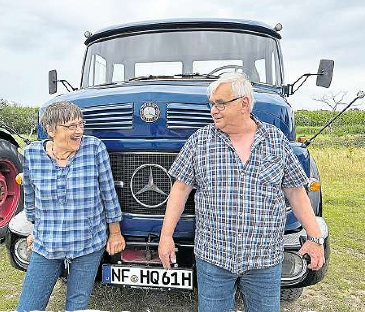 Ute Quedens teilt die Leidenschaft ihres Mannes für den alten Mercedes-LKW.
