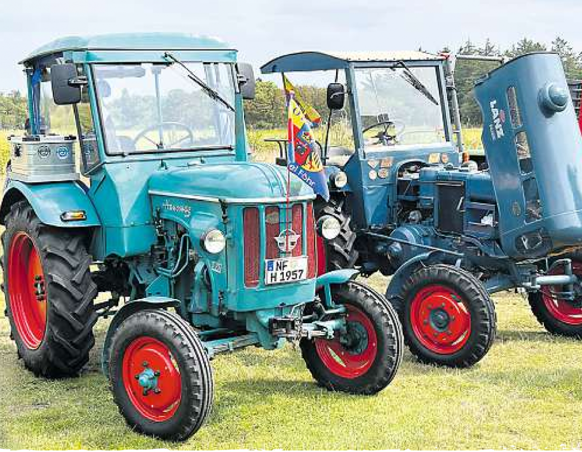 Zwei Trecker, zwei Legenden: Der Hanomag und der Lanz Bulldog sind startklar für die Inseltour.