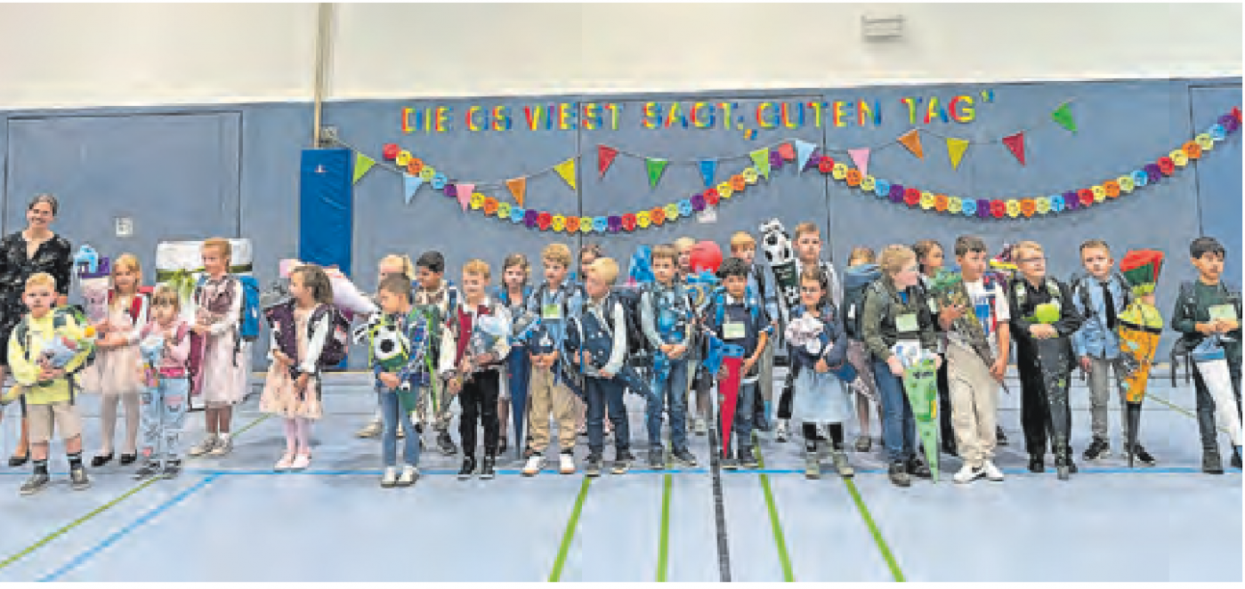 Die Klasse 1b, die Schildkrötenklasse, mit Klassenlehrerin Imke Fell Foto: Grundschule West/hfr 