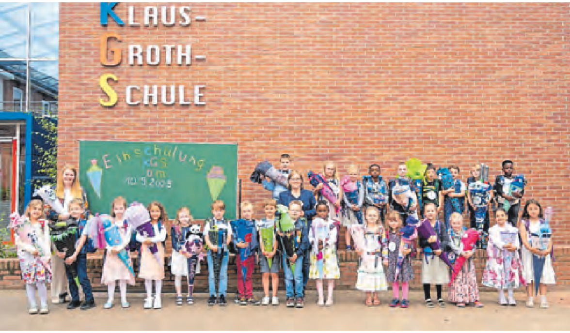 Die Klasse 1b, die Pandas, mit Svenja Lindemann und Jasmin Ebel. Foto: Klaus-Groth-Schule/hfr 