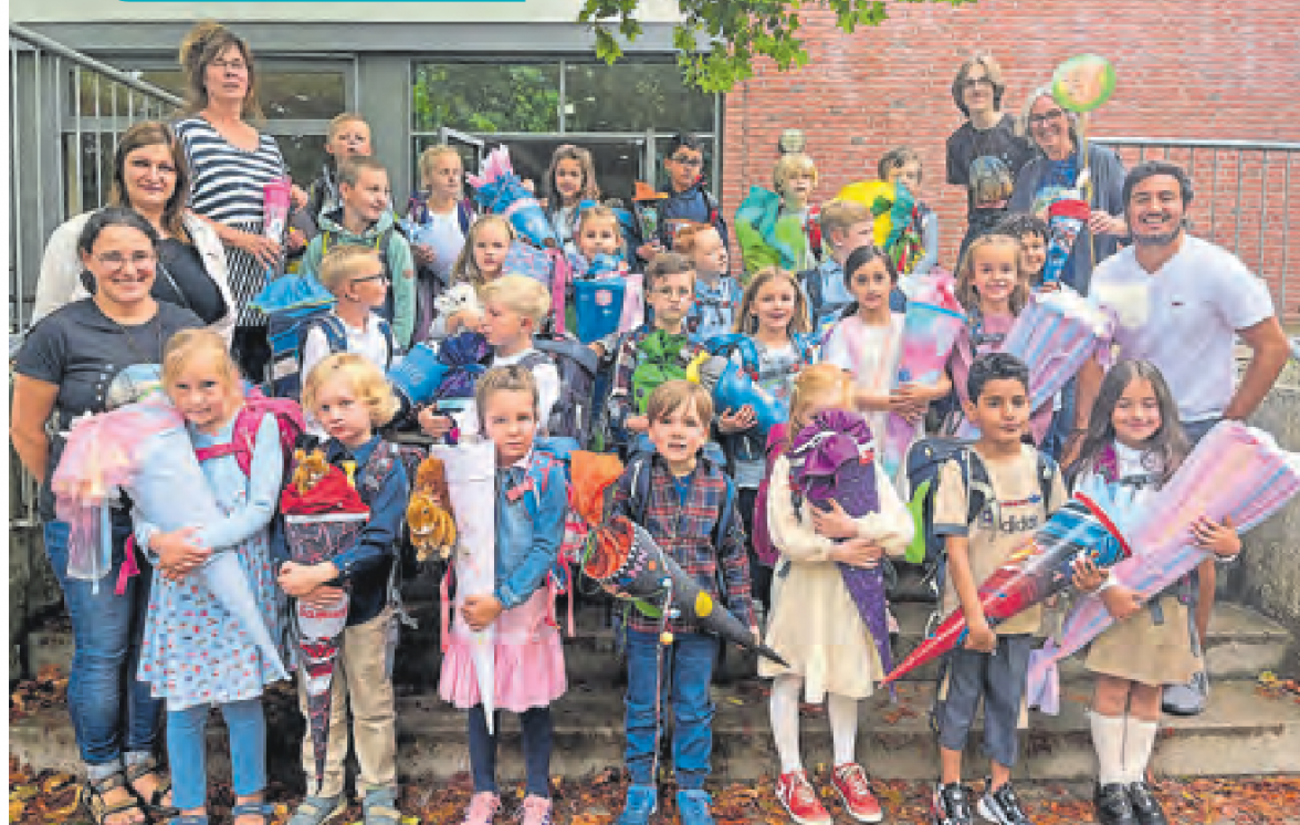 Das Klassentier der 1a, das Eichhörnchen Eike, freut sich schon darauf, mit den Klassenlehrkräften Kerstin Reder und Hella Wrohn die Schule kennenzulernen. Foto: Stadtschule/hfr