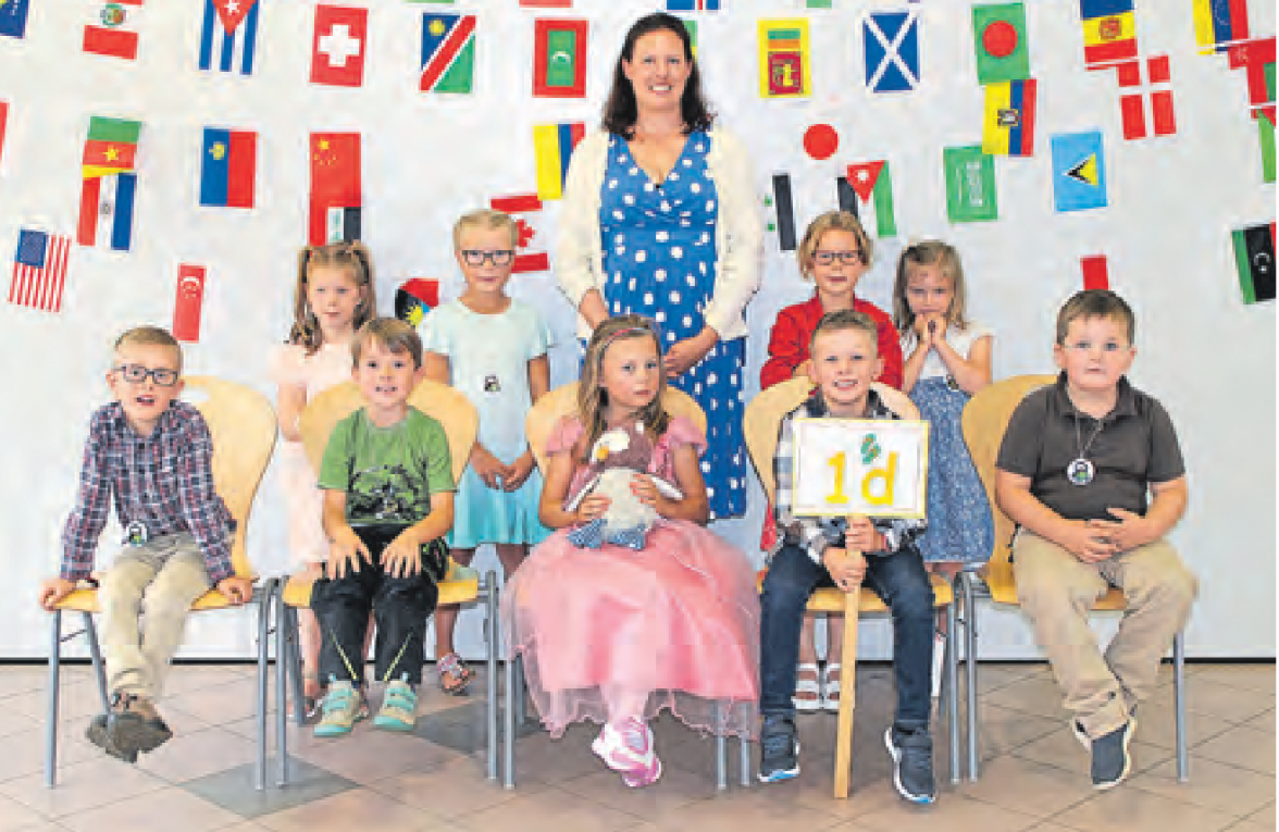 Die Klasse 1d mit ihrer Klassenlehrerin Elena Heiden. 