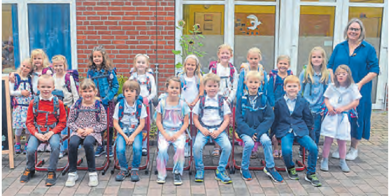 Klasse 1c mit der Klassenlehrerin Anna Sander.
