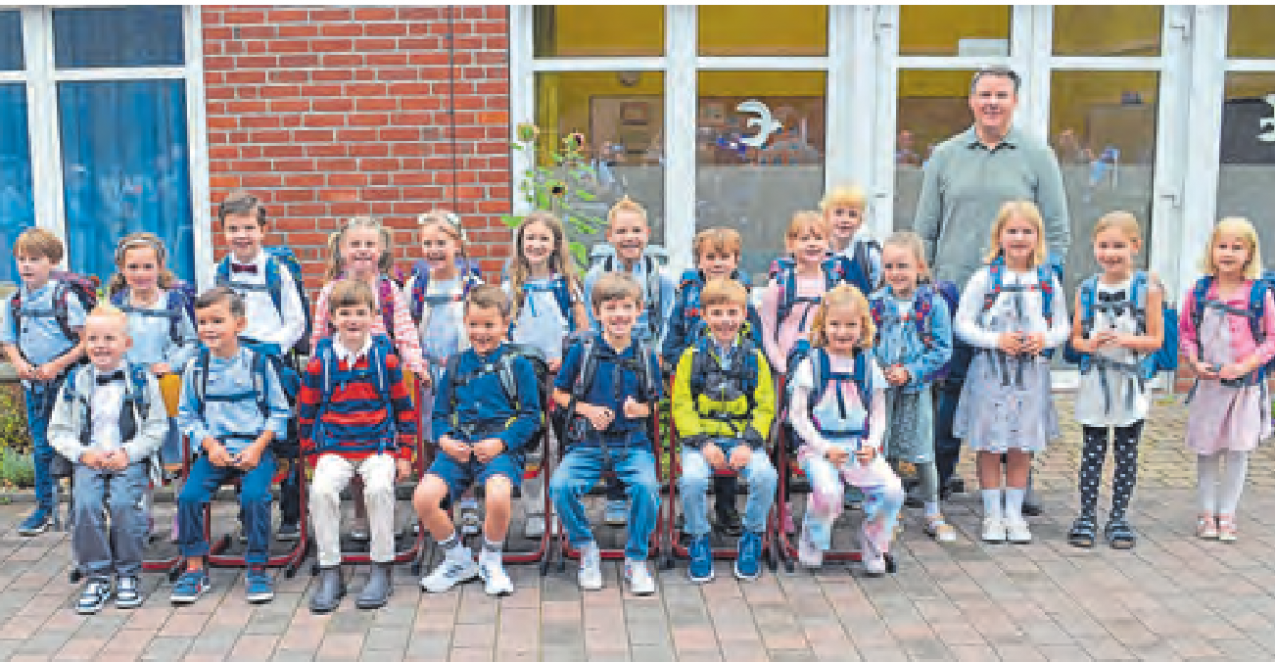 Klasse 1b mit dem Klassenlehrer Bastian Beitzer.